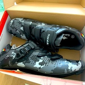 Brand new in box Santic Indoor Cycling shoes (spinning shoes).